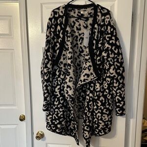 UGG Women's Black and Cream/white Leopard Cardigan